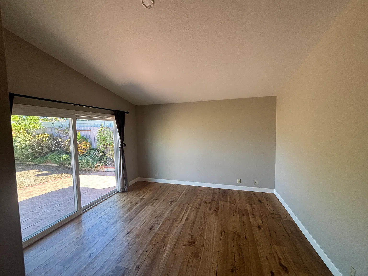 4 bed, 1735 sqft, $4,800 — Photo 2