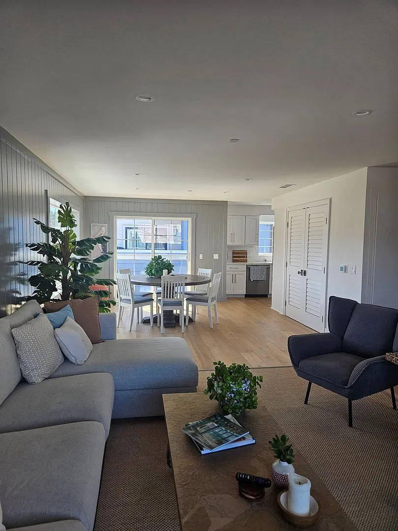 Brand New Build 3 Bedroom Condo with Rooftop Deck — Photo 4