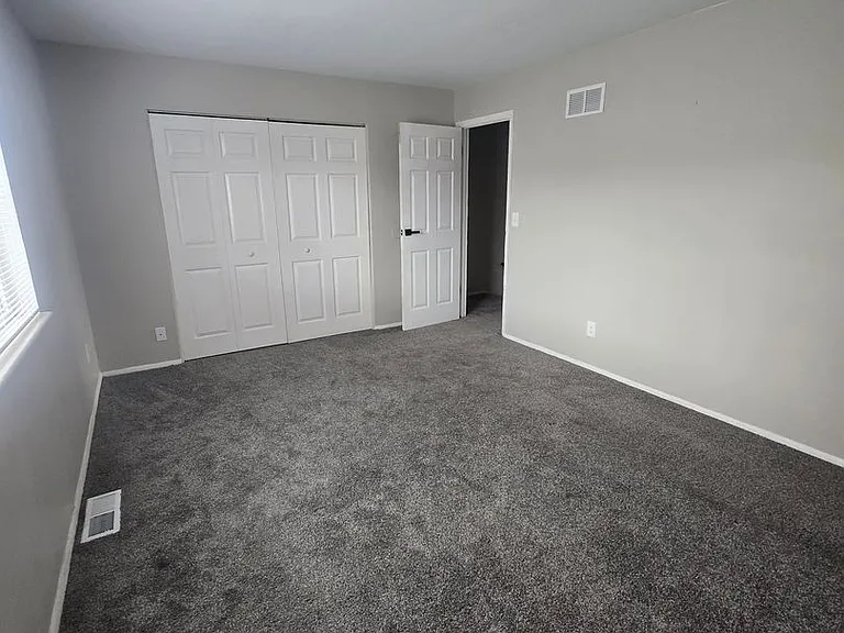 3236 N Talbot Ave — Photo 9