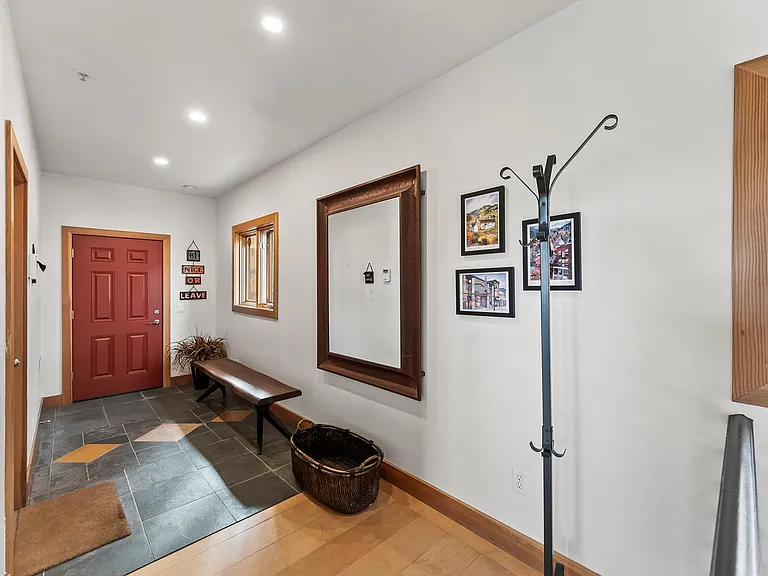 265 Ontario Ave — Photo 17