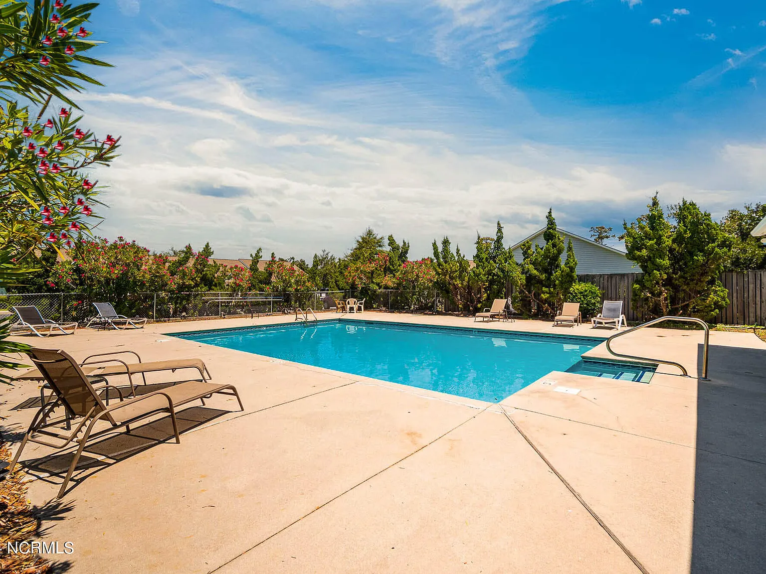 2 bed, 1.5 bath, 1012 sqft, $1,600 — Photo 4