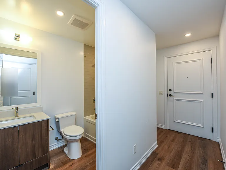 571 Prince Edward Dr N #401 — Photo 17
