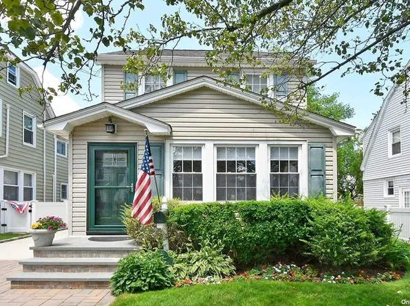 37 Harvard Street, Williston Park, NY 11596