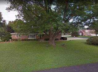 1191 N Meadow Dr, Kankakee, IL 60901