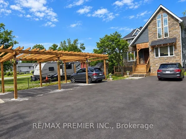 1651 Peninsula Point Rd, Severn, ON P0E 1N0