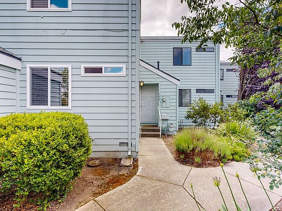 2nd image of 172 Courtyards E