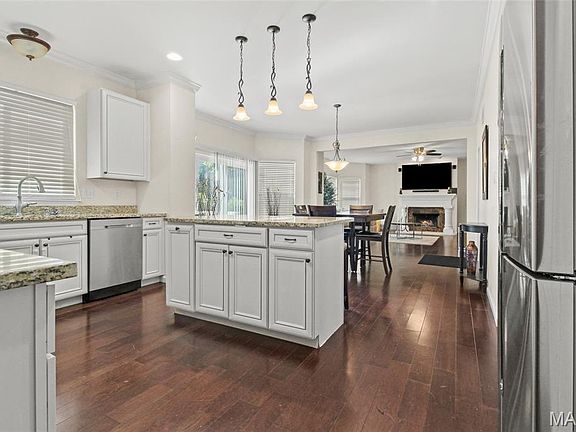 3rd image of 1625 Emerald Creek Dr