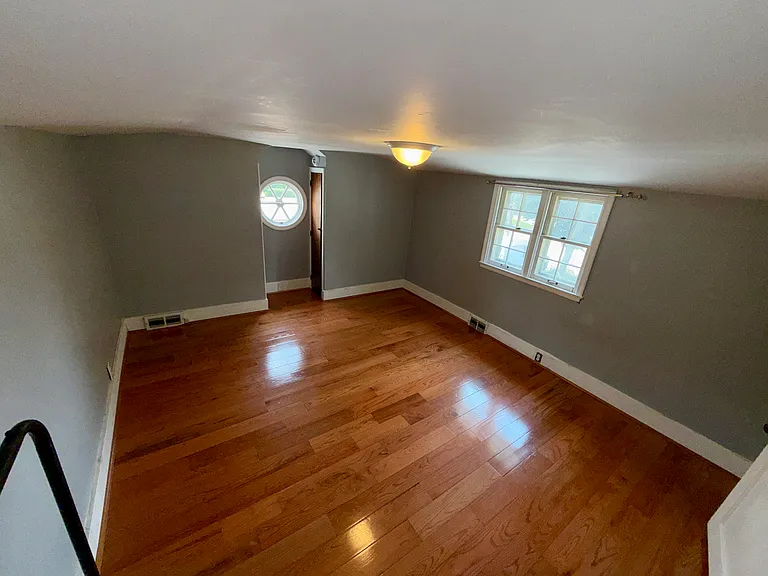 915 Perry Hwy — Photo 50