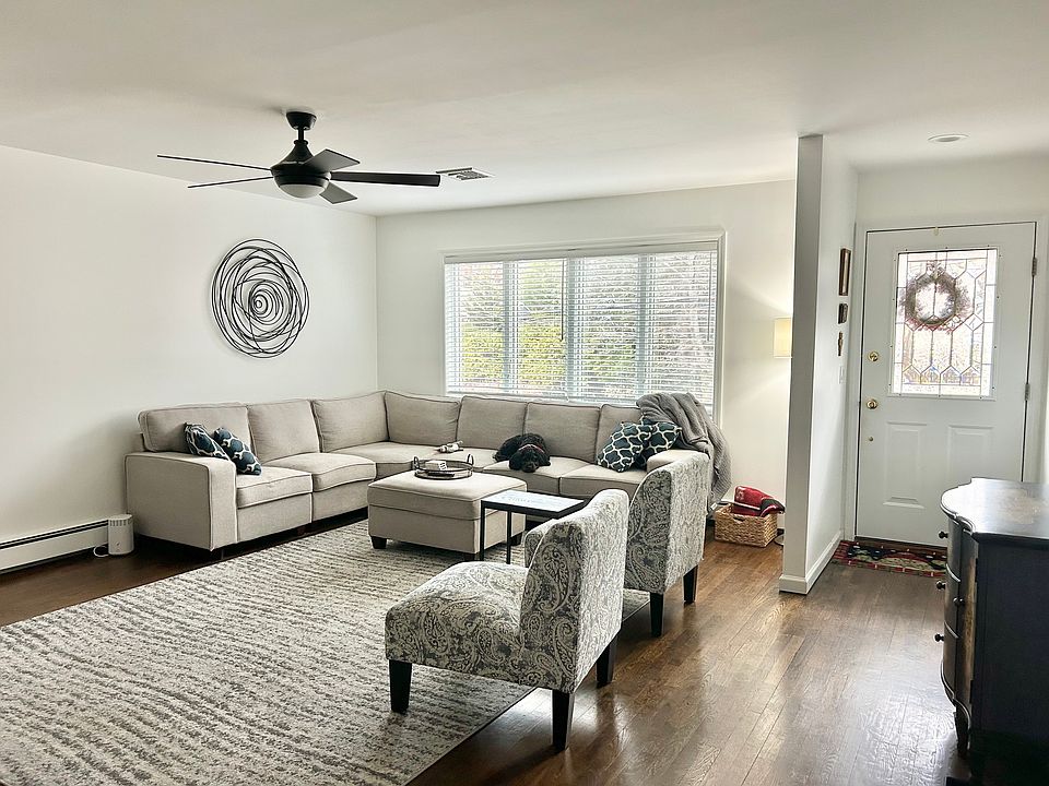 1st image of 10 Lawton Ln #3