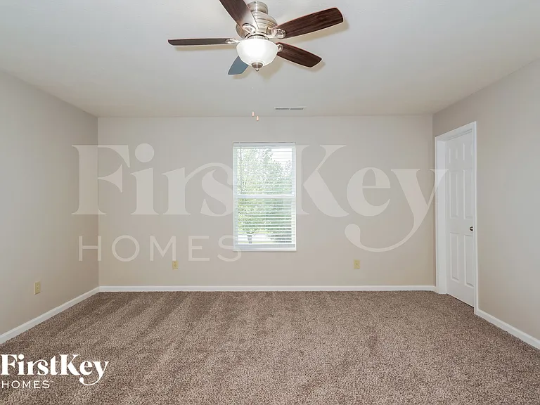 2217 Hampton Dr — Photo 9
