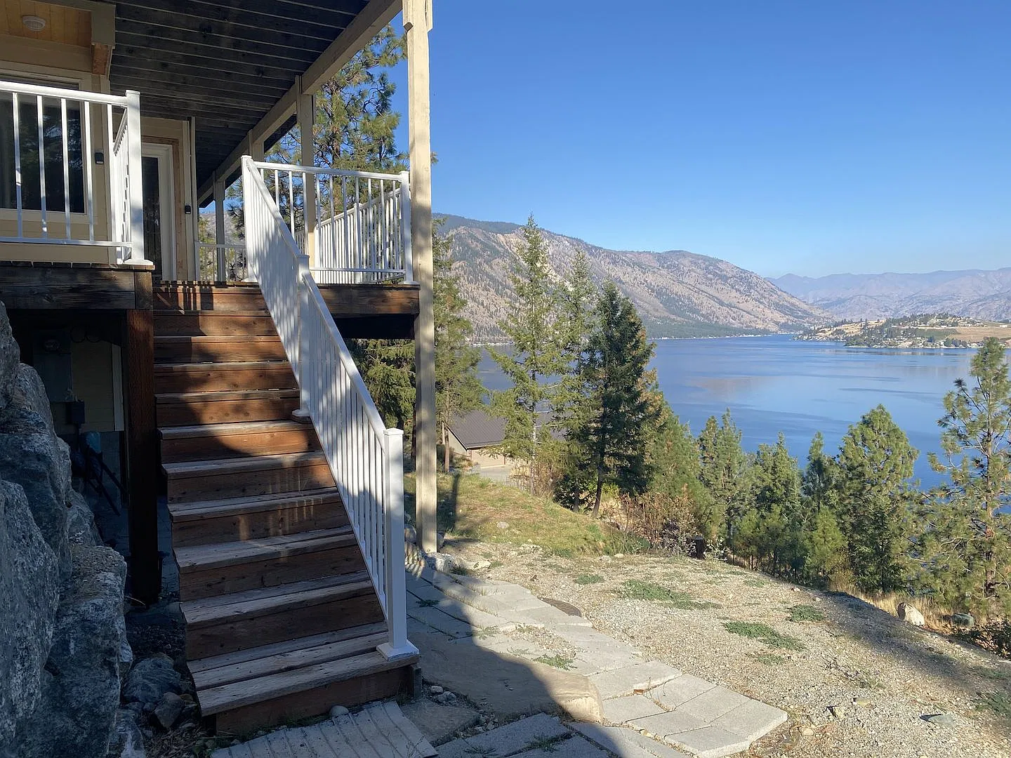 3 Bedroom Lower unit with Beautiful Lake Chelan Views — Photo 2