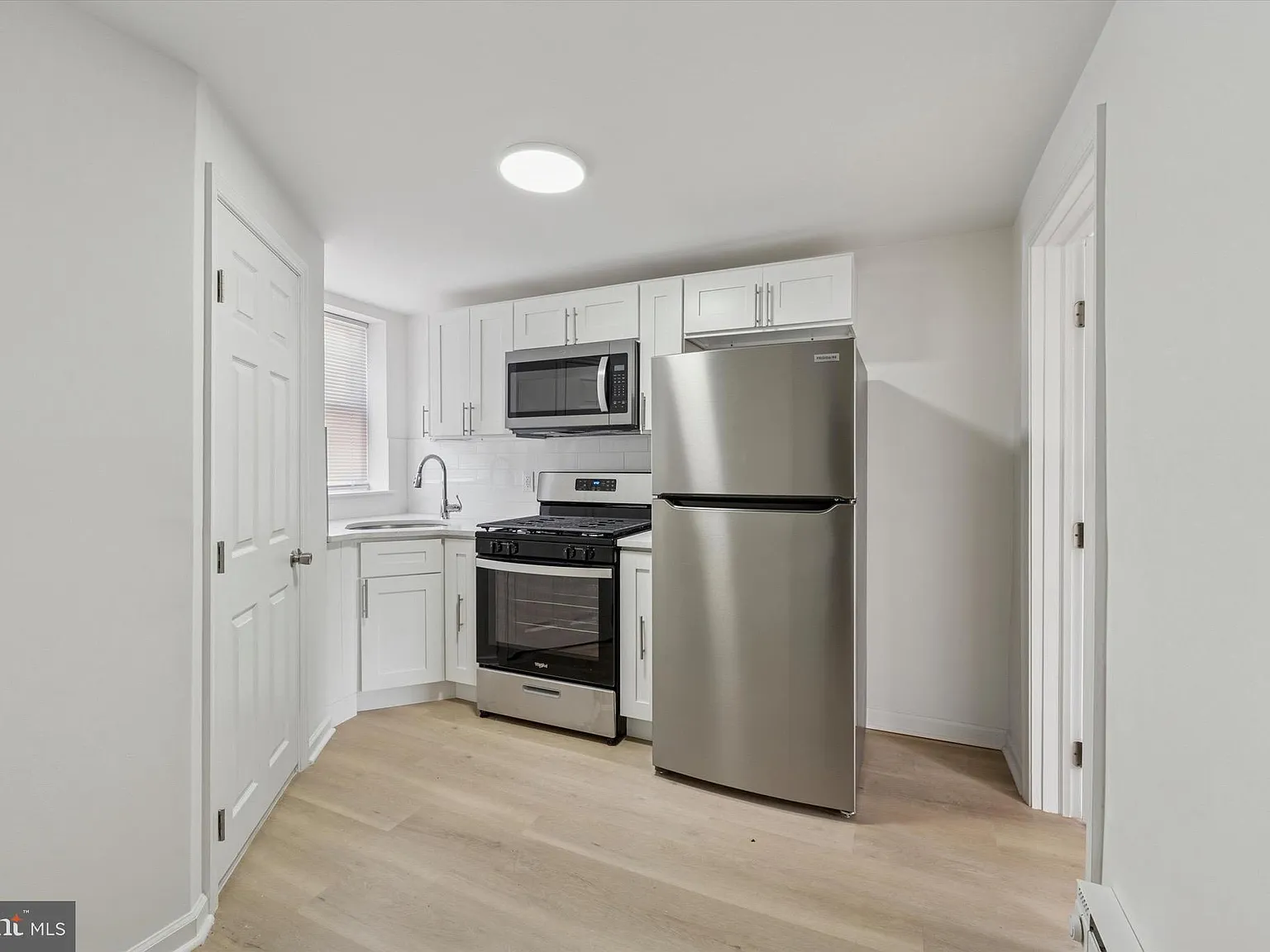1 bed, 600 sqft, $1,050 — Photo 2