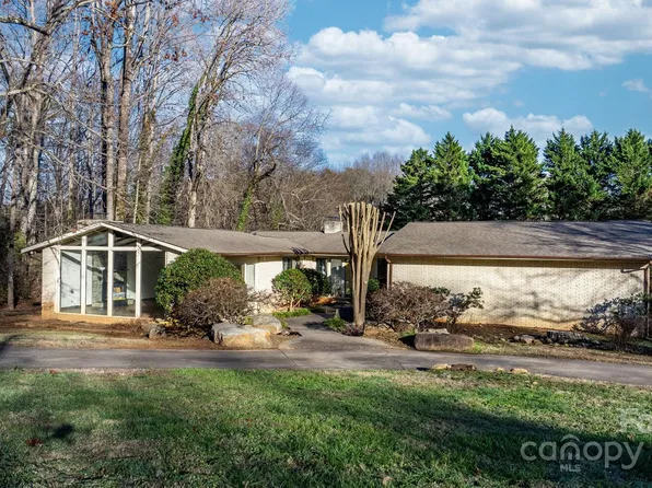 106 Woodsway Ln, Morganton, NC 28655