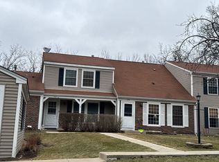 104 Hickory Ln, Cary, IL