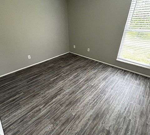 unfurnished bedroom