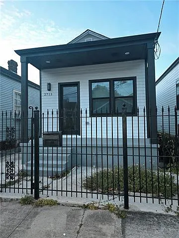 2713 Baronne St Photo 1