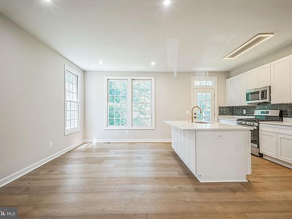3rd image of 5561 Jowett Ct