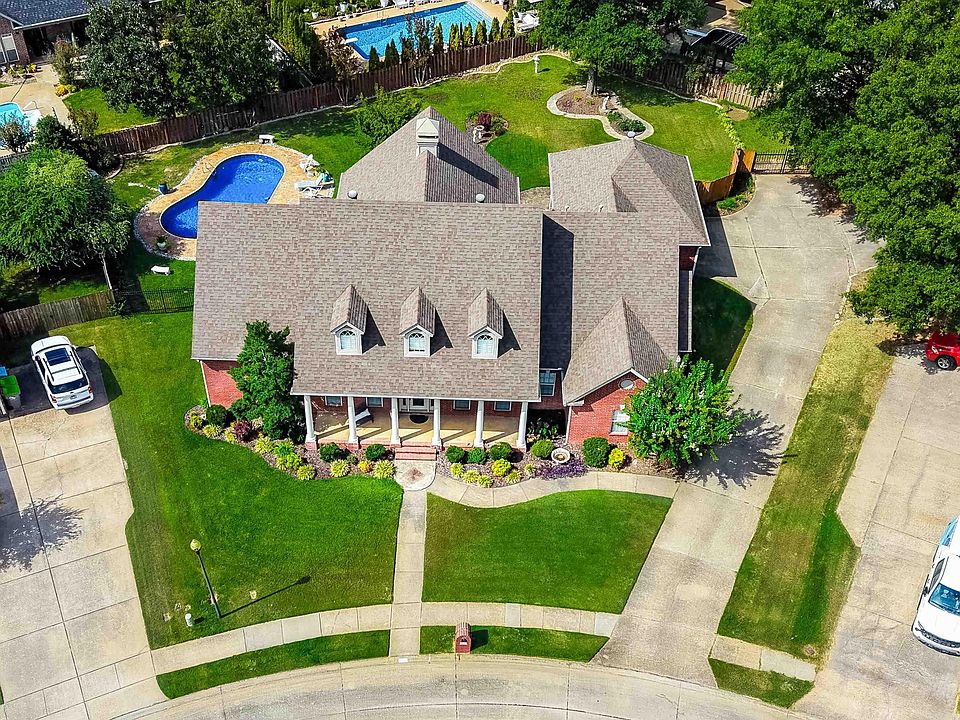 1st image of 602 Colonial Dr