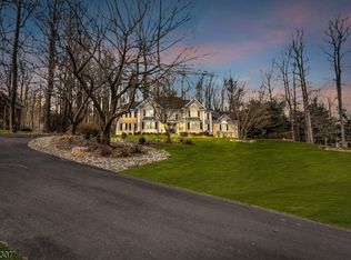 7 Chilton Rd, Chester, NJ 07930