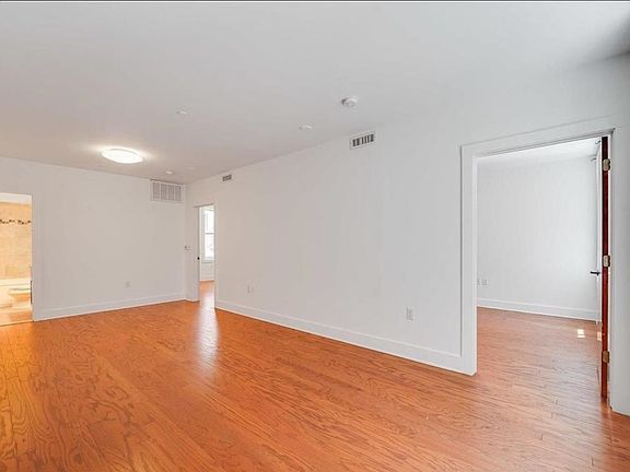 5th image of 66 Morris St #303