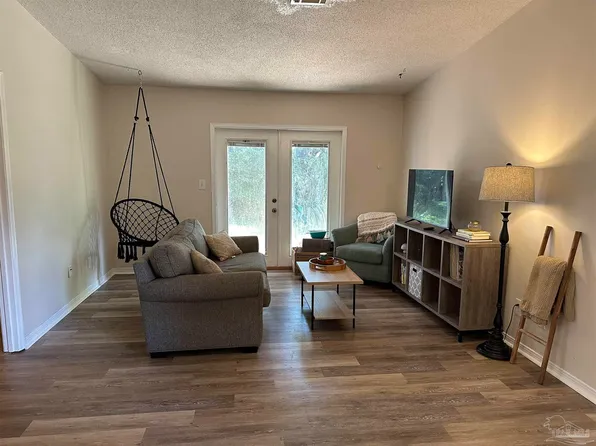 6015 Born Ct, Pensacola, FL 32504