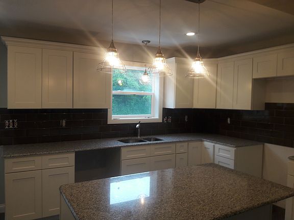 4th image of 278 Pedretti Ave