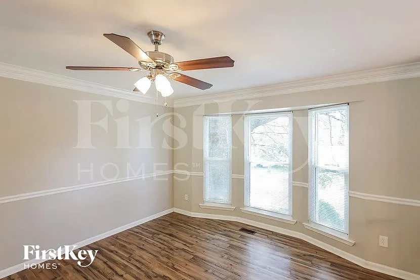 3 bed, 2.0 bath, 1868 sqft, $1,975 — Photo 3