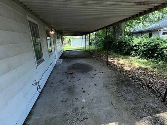 5th image of 1655 Eastwood Ave