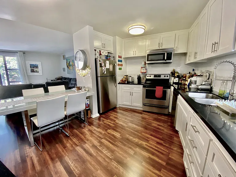 1730 Glendon Ave #7 — Photo 5