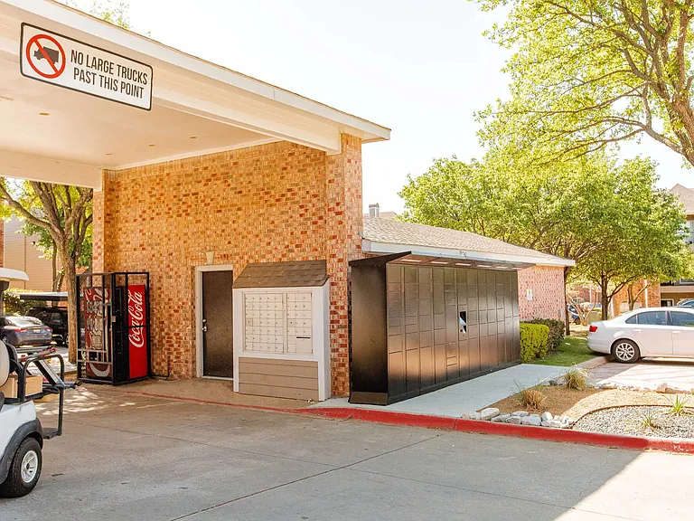 Station 3700 — Photo 29