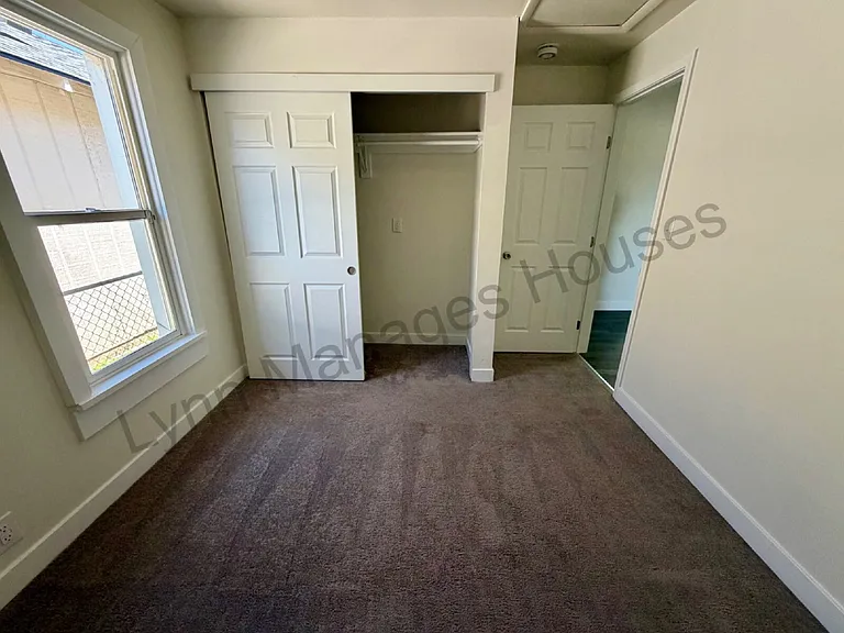 1010 W 20th St — Photo 6