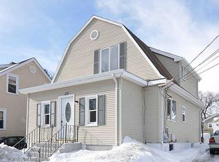 69 Van Buren St, Warwick, RI 02888