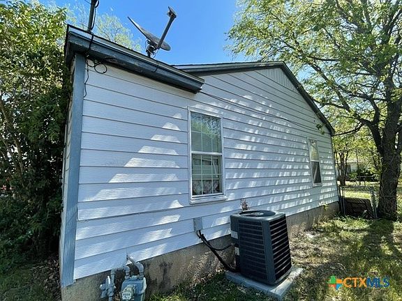 5th image of 210 Carter St