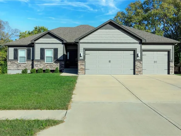 209 Blackjack Rd, Lone Jack, MO 64070