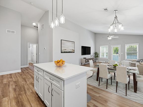 5th image of 112 Stone Ridge Dr