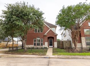 7530 Autumn Sun Dr, Houston, TX 77083