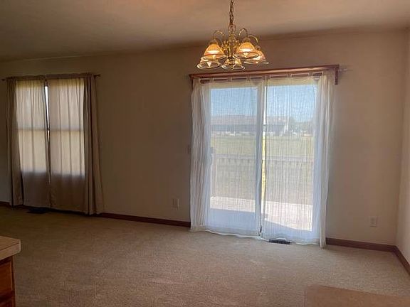 4th image of 1425 Clover Creek Ln