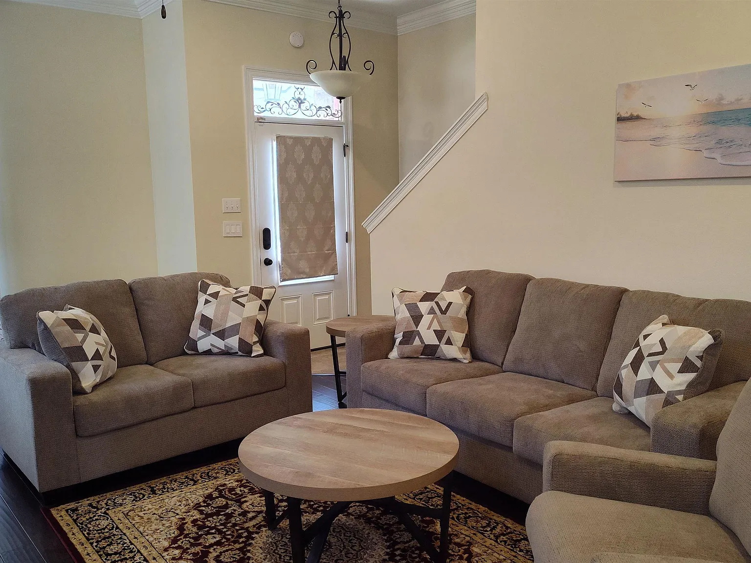 4 bed, 2269 sqft, $3,700 — Photo 4