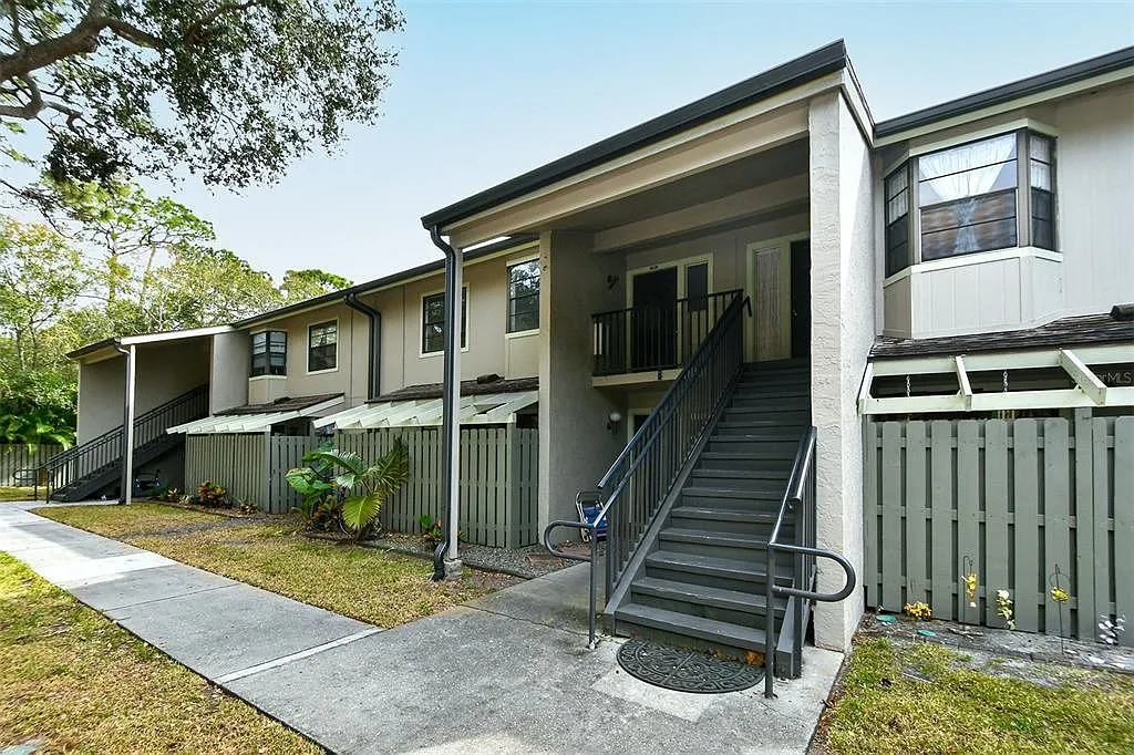 2 bed, 1125 sqft, $1,695 — Photo 1
