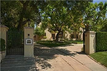 4th image of 1101 E Altadena Dr