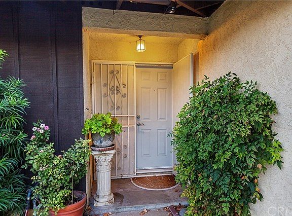 3rd image of 9862 Greenwood Ct