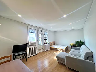 40-01 Littleneck Parkway, #16B