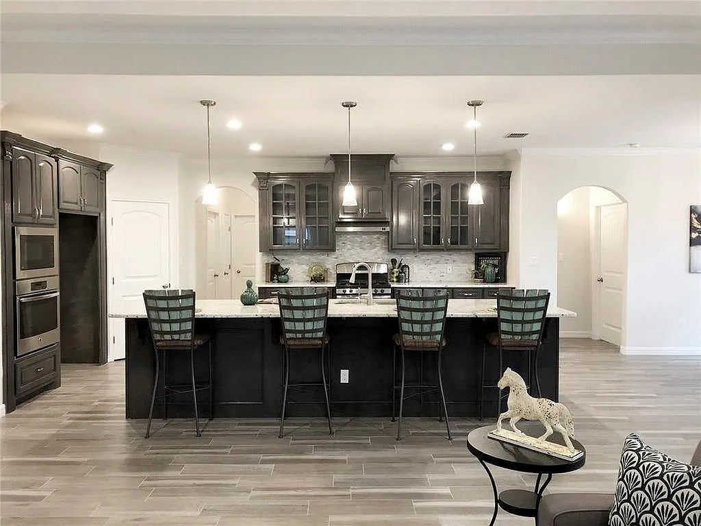 4 bed, 2538 sqft, $3,175 — Photo 3