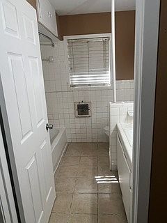 4th image of 2924 N Park St