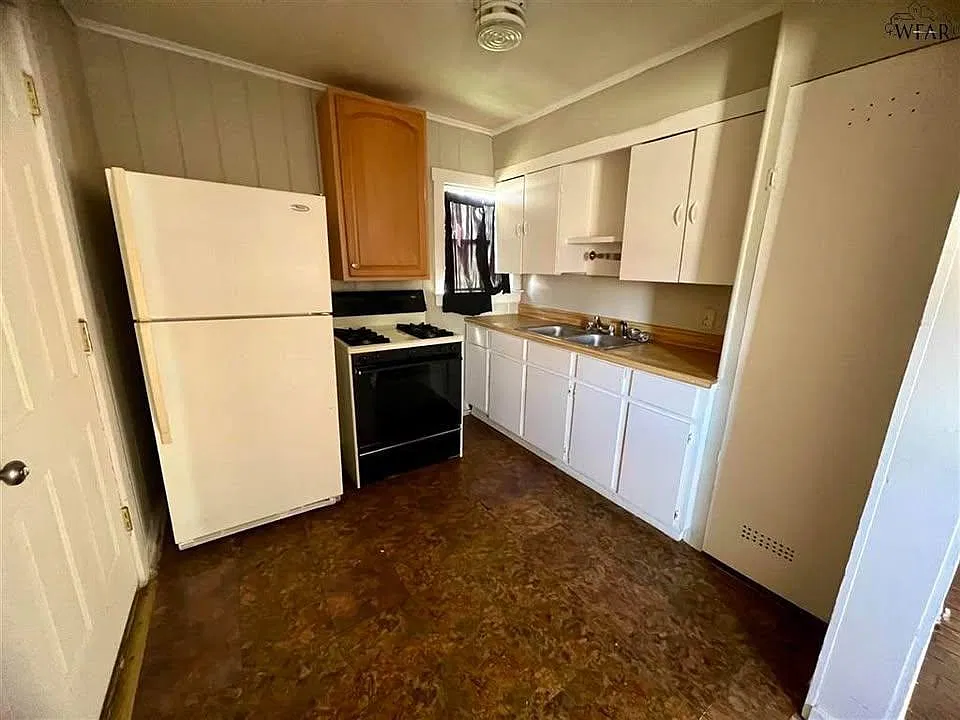 2115 Tilden St — Photo 3