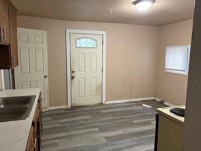 2126 N Main Ave — Photo 14