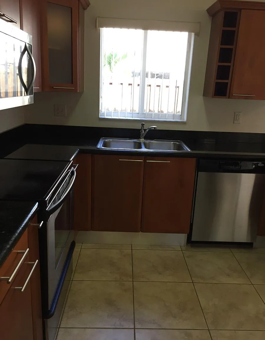 2 bed, 2.5 bath, 1105 sqft, $2,700 — Photo 1