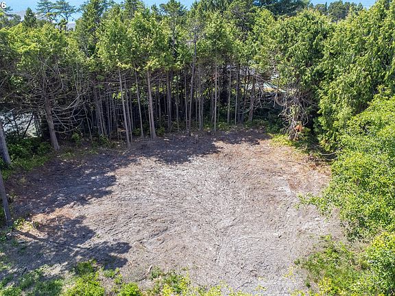 3rd image of 1400 Rhododendron Ave