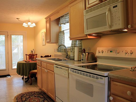 4th image of 153 Meigs Dr