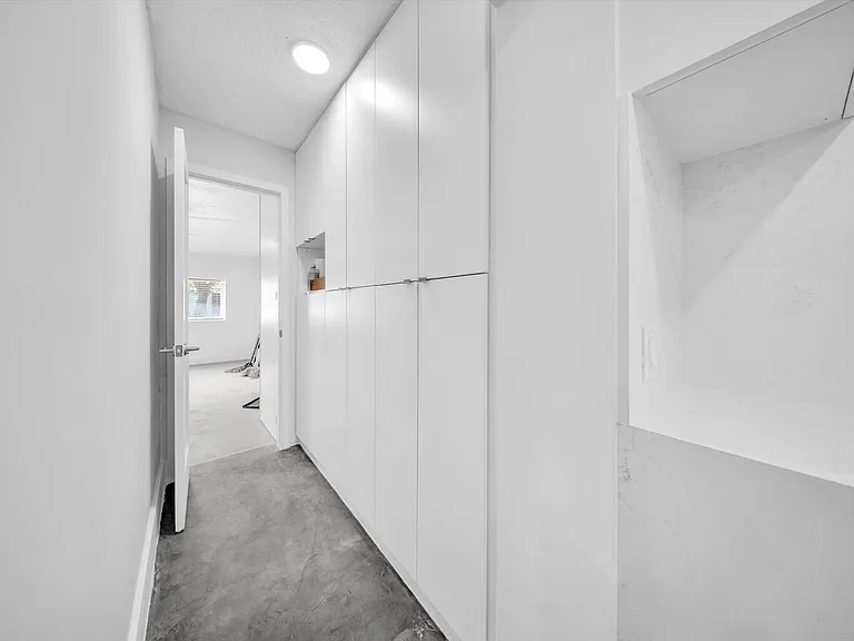 1721 N 16th Ct — Photo 30